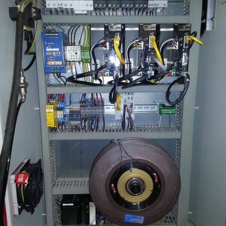 coffret de commande dans bati machine